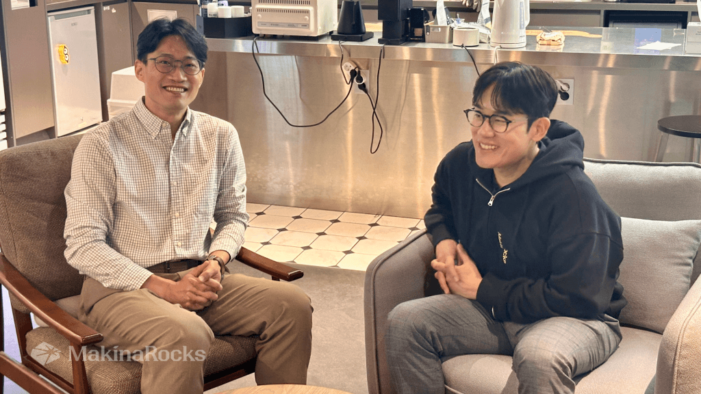 환하게 웃고 있는 성재님(좌)과 성호님(우)